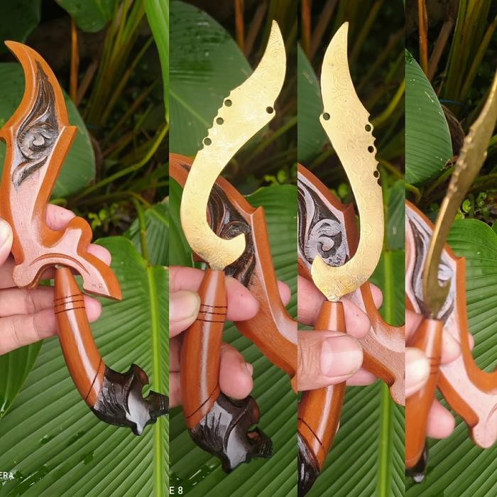 

Kujang Kuningan Kayu Coklat Kaligrafi Ukir Macan