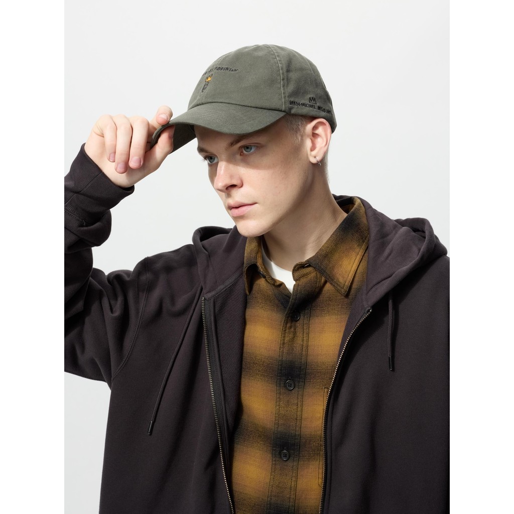 Uniqlo Topi Proteksi Sinar UV J.M. Basquiat