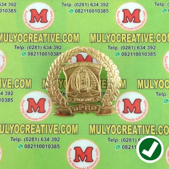

Lencana Logo DPRD Padi Dan Kapas - Pin DPRD Bahan Logam Kuningan PREMIUM