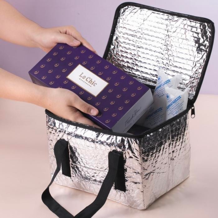 IGZS   Cooler Bag & Ice Gel - Le Chic Bakehouse - Oleh Oleh Medan