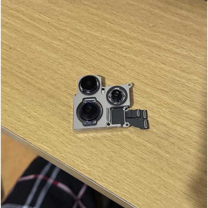 Kamera belakang iphone 15 pro original copotan MINUS