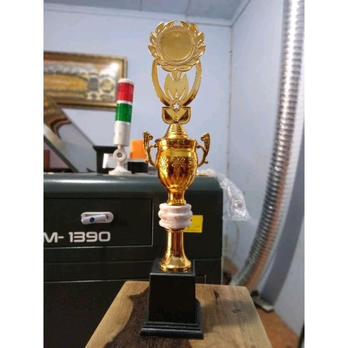 PIALA TINGGI GUCI BUNGA MARMER GUCI *