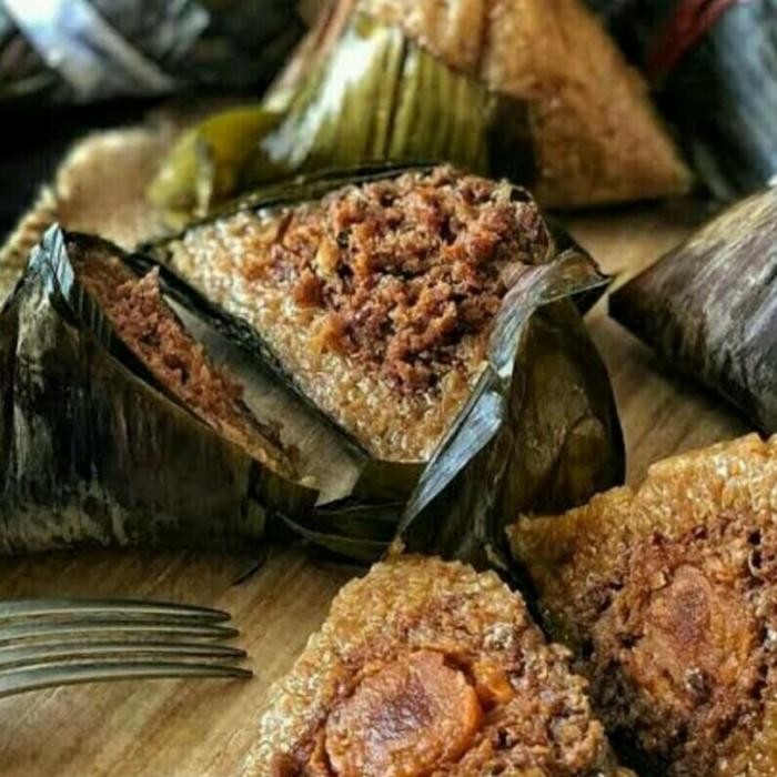 

OR6T Bacang Nasi/Ketan Isian Ayam/Babi + Telor