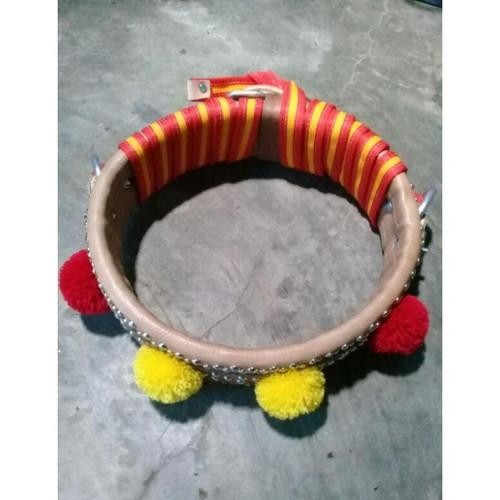 Gongseng Domba Garut Dengan Dasi, Termasuk