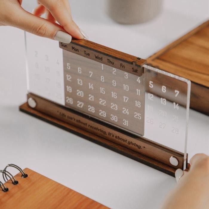 

DISKON EVER STNG CALENDER ( KALENDER MEJA ) CUSTOM DESIGN READY STOCK