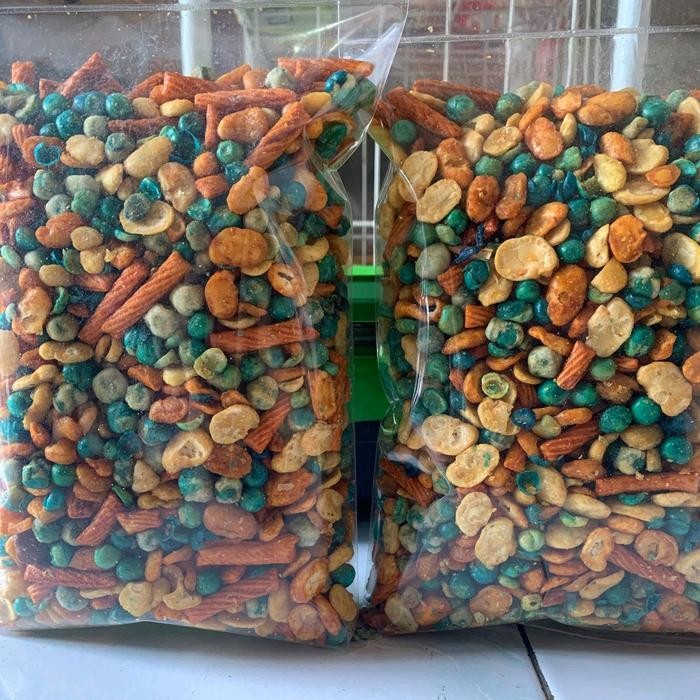 

KACANG CAMPUR JAIPONG /KACANG MIX/ KACANG PEDAS RASA BALADO SNACK FOOD PUTIH