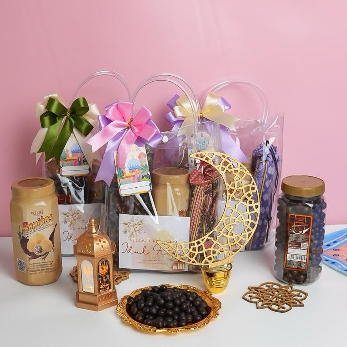 

Vanilla.storee TAS Hampers Lebaran isi COKLAT, SOESs COKLAT DAN SAJADAH / hampers unik / hampers