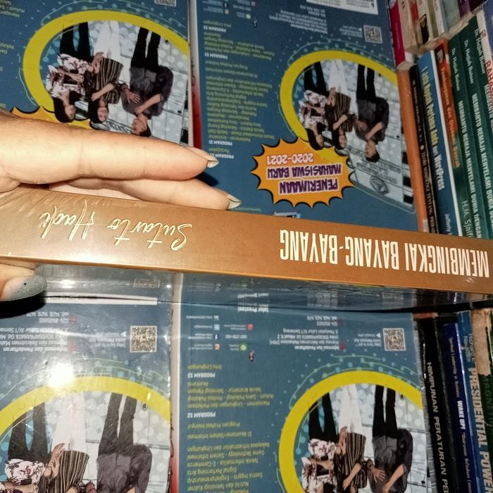 

SALE !!! ORIGINAL BUKU SUTARTO HADI MEMBINGKAI BAYANG-BAYANG READYY