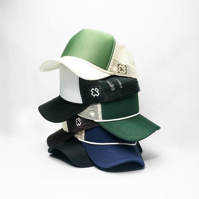 Topi Trucker Polos Premium Esthetic Hitam Putih