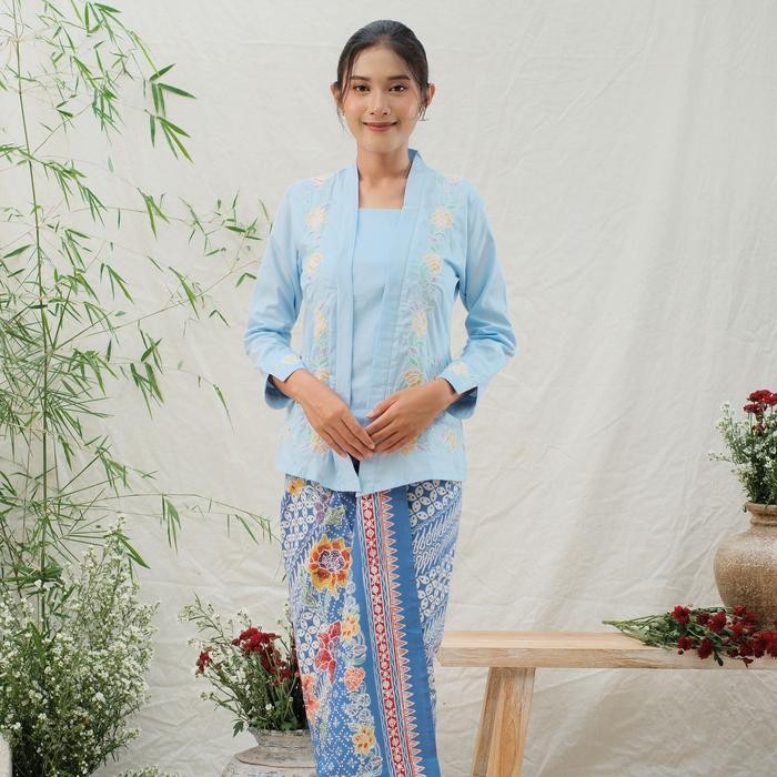 Kebaya encim bordir lengan panjang meradelima katun jepang biru muda baby blue