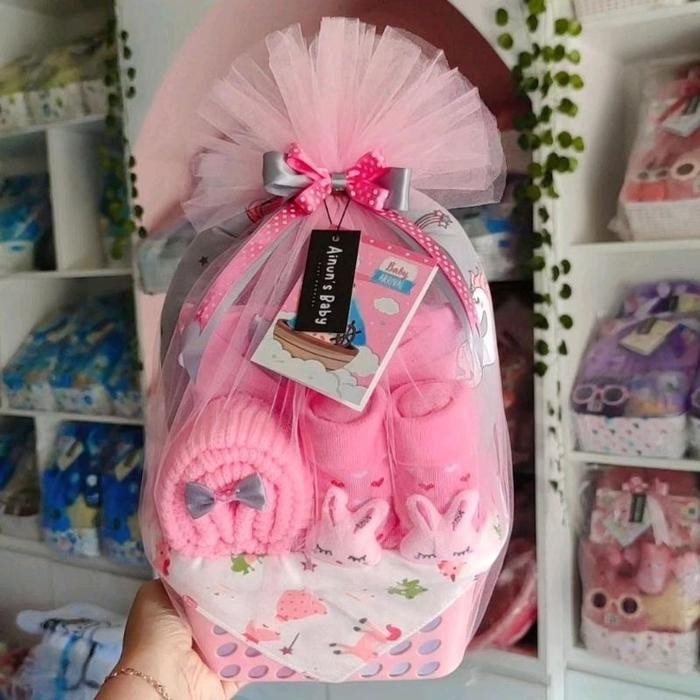 

HAMPERS PARCEL BAYI KADO KELAHIRAN BABY NEWBORN GIFT SET BAYI BARU LAHIR Celemek Parsel