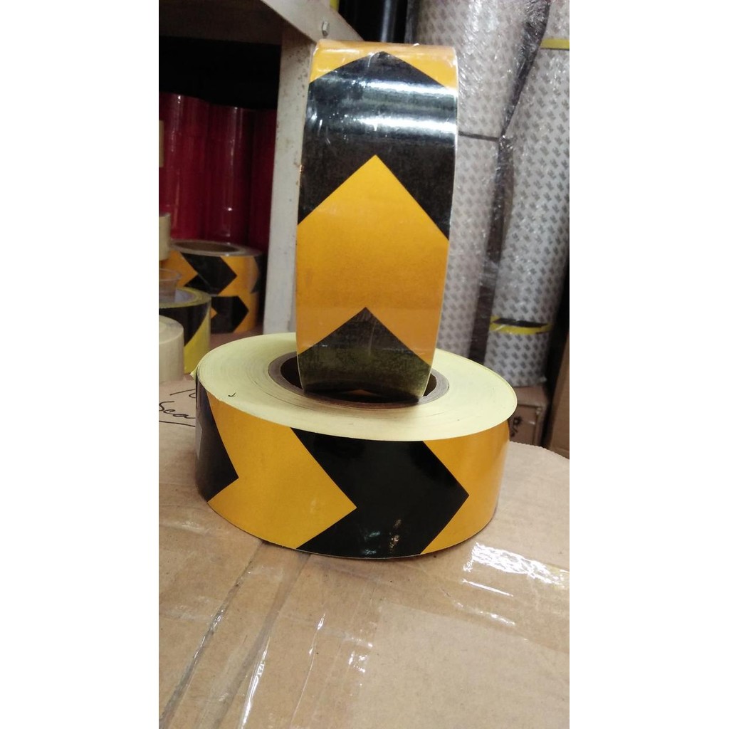 

Stiker Baricade Reflective Panah 2" Kuning Hitam