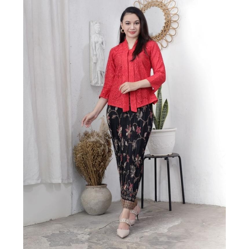 Setelan Kebaya Kutu Baru Brokat Edisi Kartini Warna Putih