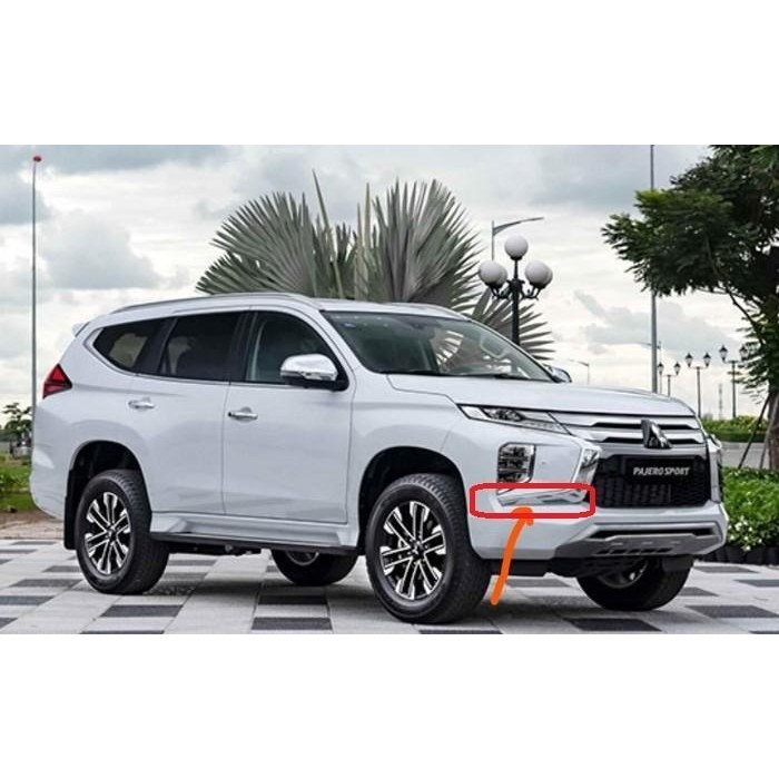 List Garnish Bumper bemper Depan All New Pajero Sport 2021-2023 Bawah