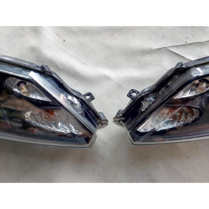 Headlamp Lampu Depan Mobil Honda Freed Smoke Hitam ( Copotan ) Bekas