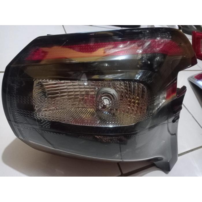 Stop Lamp Sienta Tipe Q Kanan Bekas