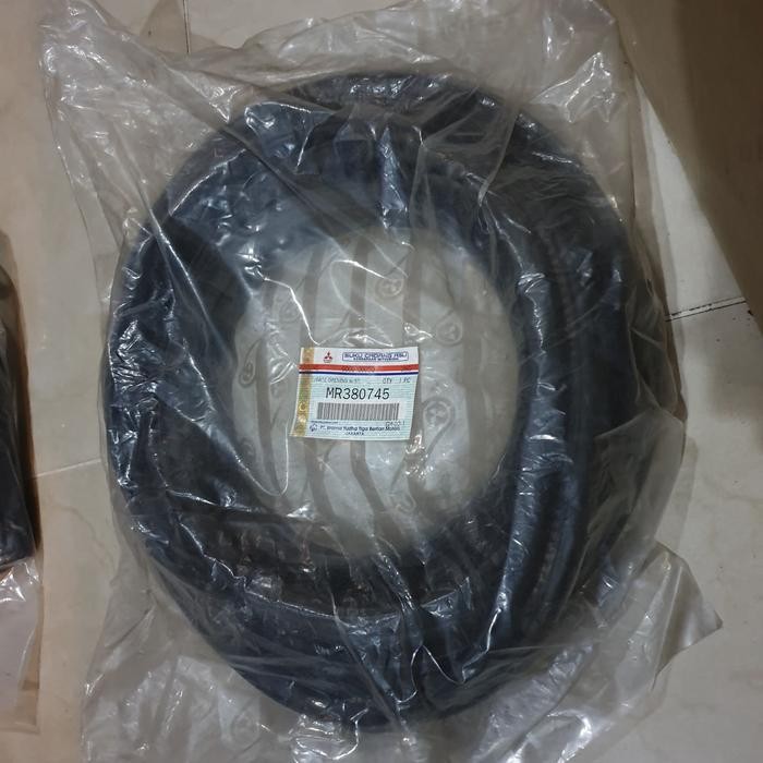 Karet Bagasi Belakang Asli Mitsubishi Kuda 2002 2005