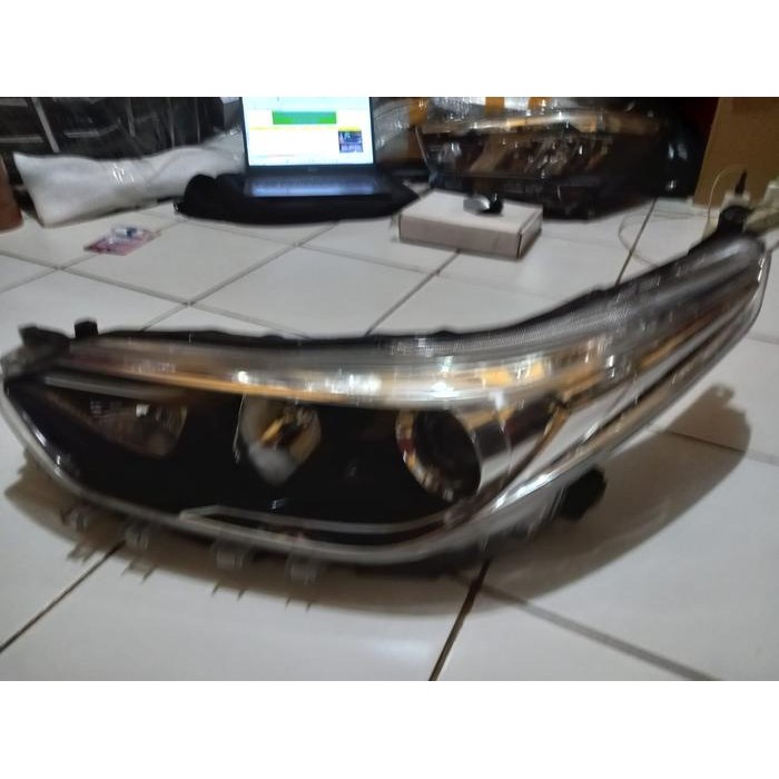 Head Lamp Toyota Yaris Red Eyes 2018 Bekas