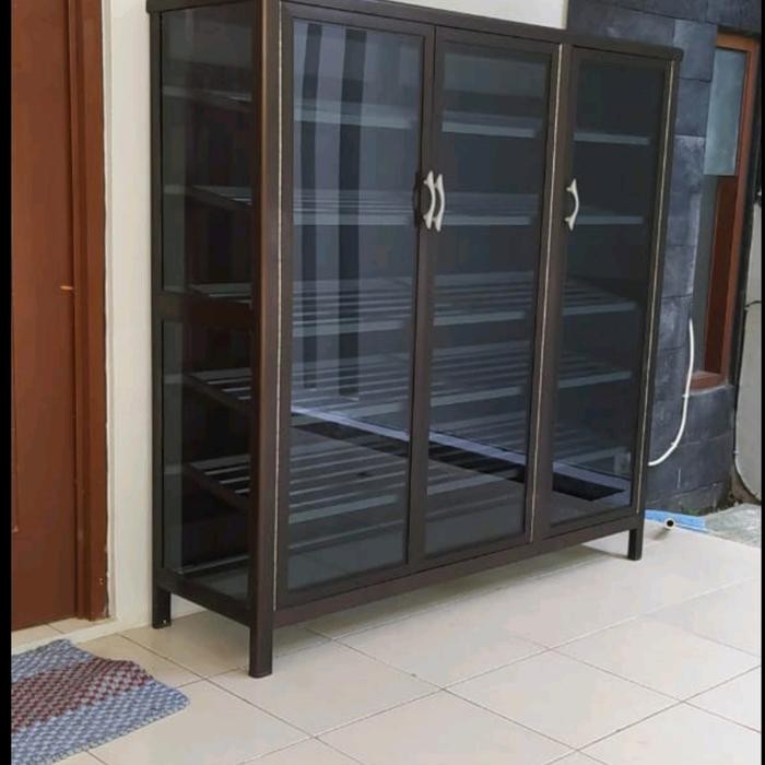 LEMARI SEPATU ALUMUNIUM COKLAT 2PINTU KACA RIBEN