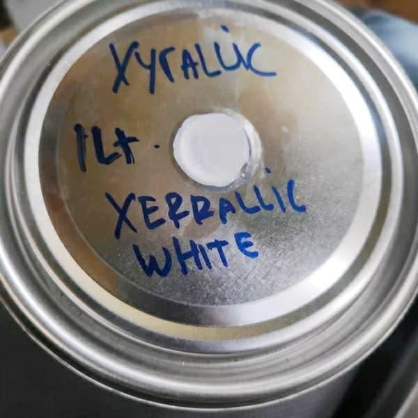 cat putih xyrallic xyralic xerallic xeralic white 1L Cat pu