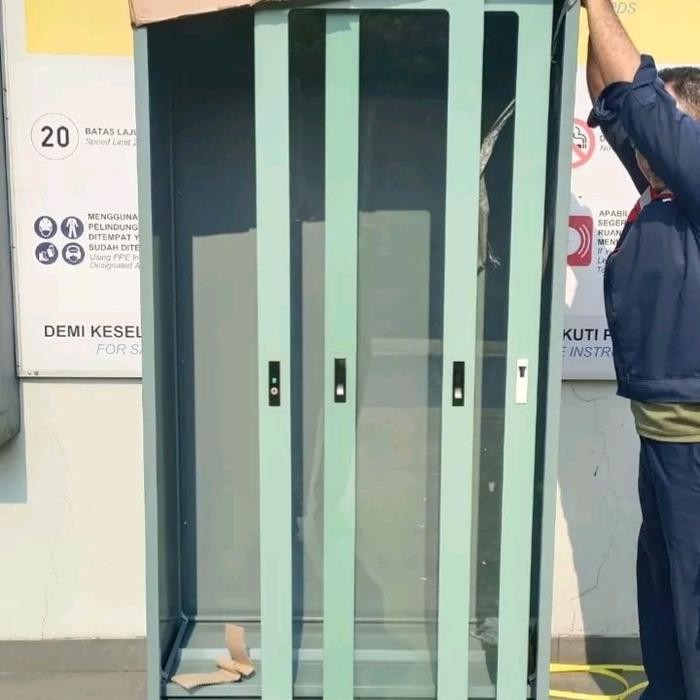 

Lemari Arsip Lion 33 Ak Pintu Geser Kaca /Sliding Kaca