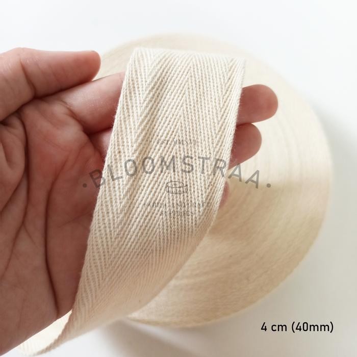 

ROLL TWILLTAPE KATUN 4CM 40MM BROKEN WHITE COTTON TWILL TAPE PELIPIT KODE 114