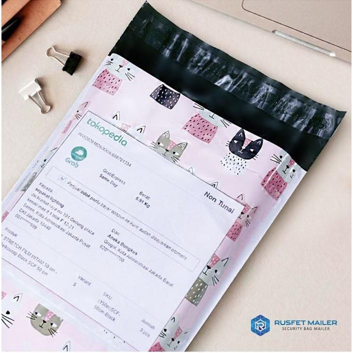 

AMPLOP PLASTIK POLYMAILER CUTTIE CAT ( UK : 17CM X 25CM ) KODE 1019