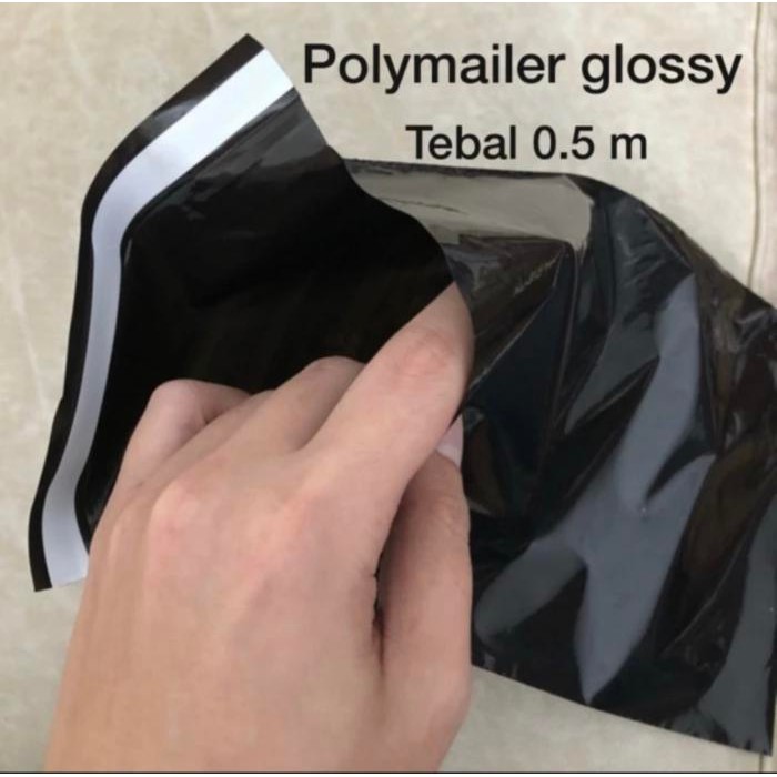

POLYMAILER 35X50 HITAM GLOSSY ISI 100 PCS KODE 445