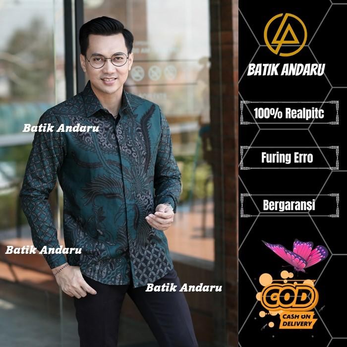 LAKSMI Batik Pria Slimfitting Lengan Panjang Bahan Katun Primisima Premium Warna Hijau Botol Emerald