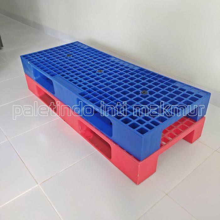 

SALE TERHOTT PALET PLASTIK MEDIUM DUTY 120 X 50 X 13,2 CM - BERLUBANG READY WARNA BIRU & MERAH
