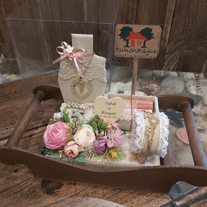 kotak mahar uang dan perhiasan