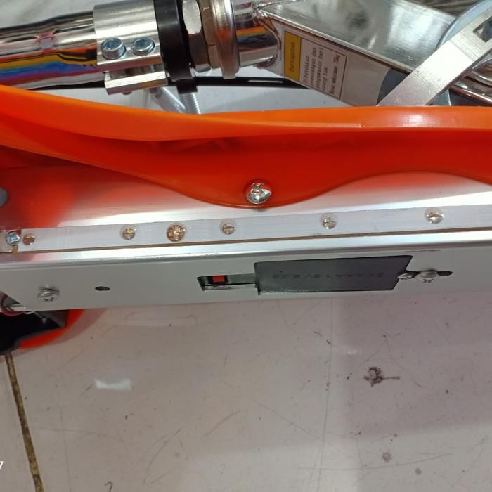 skuter genjot RMB lampu