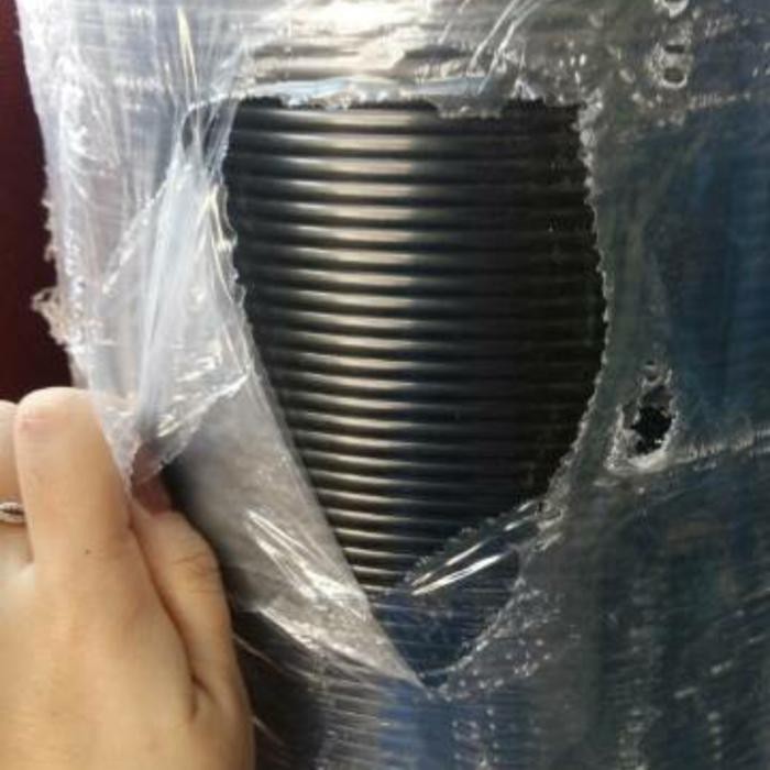 Fiber pagar / fiber penutup pagar. Warna hitam Garis