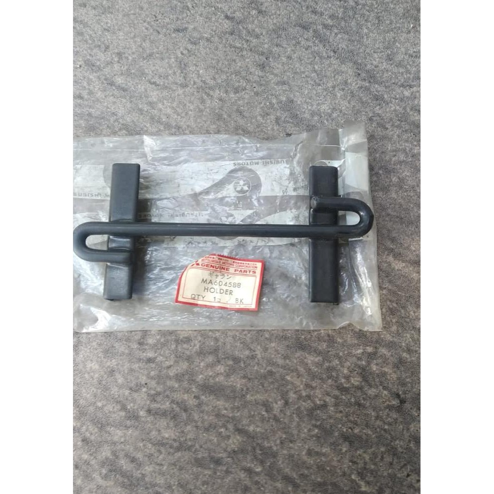 Bracket Pegangan Accu Colt T120 Ori