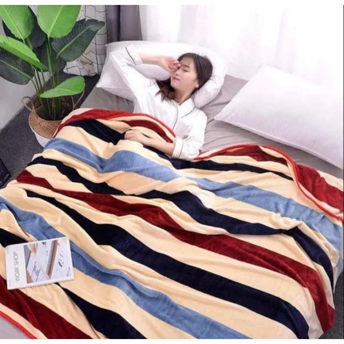 Selimut Tebal Bulu Halus Lembut Jumbo 200x230 Motif Garis Pinggiran Full List Berkualitas Kado Kain