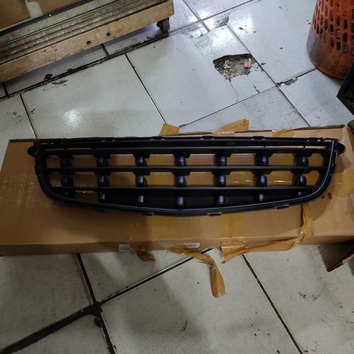 Grill Bawah Bemper Depan Suzuki New Splash Ori