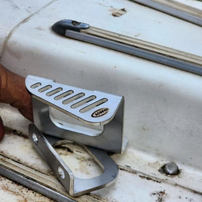 Footstep Trapdoor Vespa Model VMC Racing Penahan Dek Vespa Super