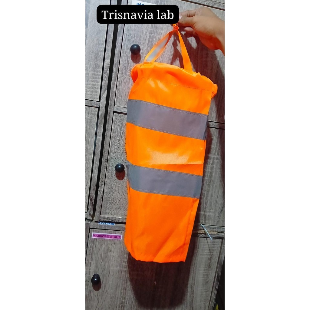 

Terlaris WINDSOCK PETUNJUK ARAH MATA ANGIN PANJANG UKURAN 0.4 Meter SALE