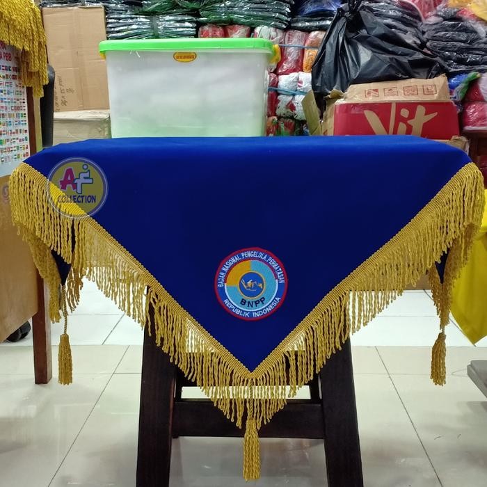 

Terlaris Alas Baki Pengibar Bendera Custom Rumbai Gold / Silver SALE