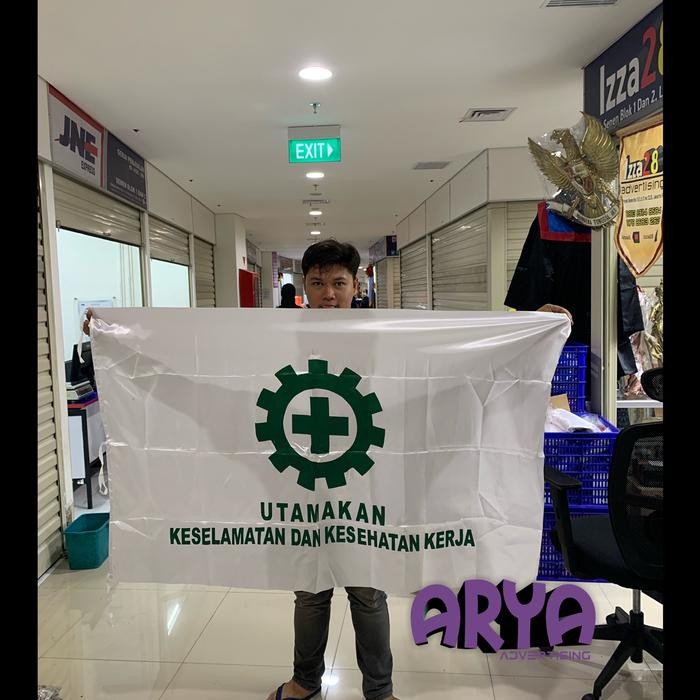 

Terlaris Bendera Safety K3 ukuran 90x135cm SALE