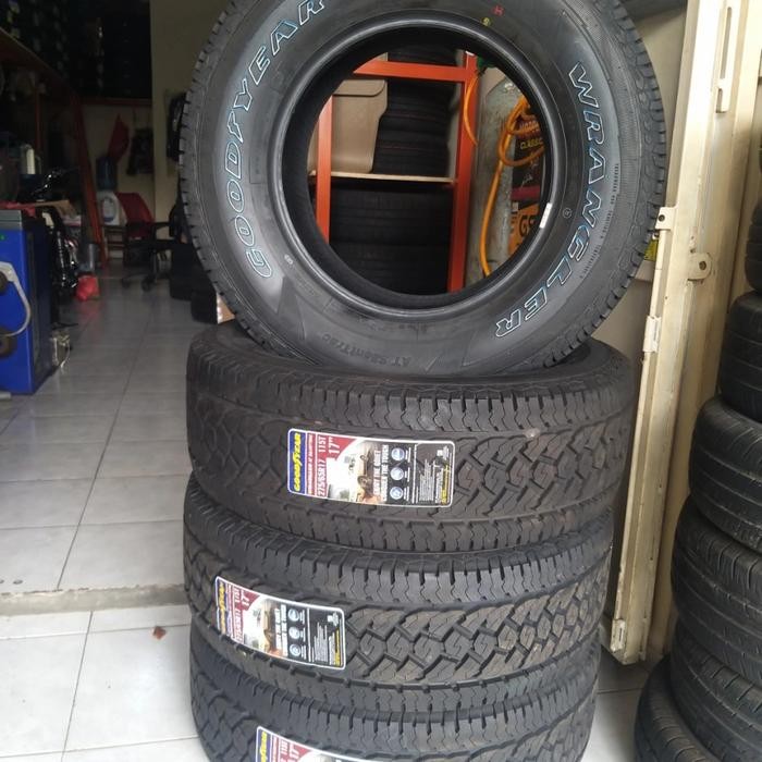 BAN MOBIL FORTUNER PAJERO 275/65 R17 GOOD YEAR WRANGLER SILENTRAC 275/65 R17