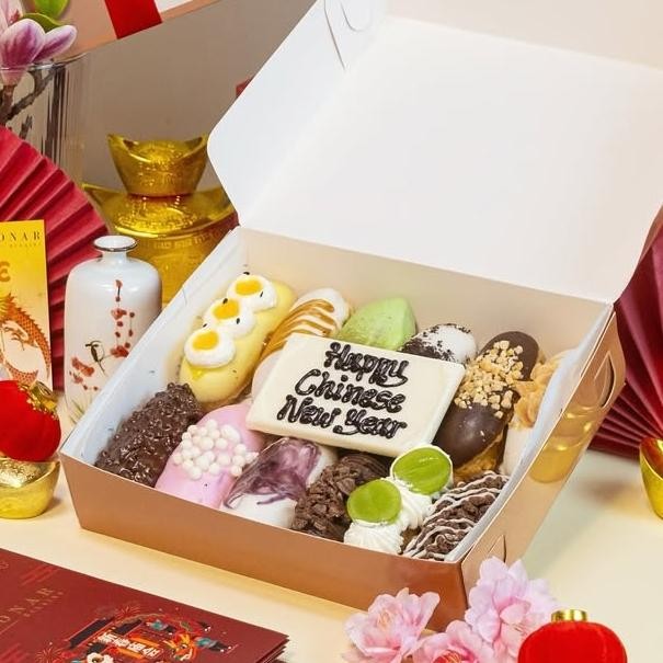 

Kado Hadiah Dessert Imlek SIN CIA CNY Gift Choux Hampers