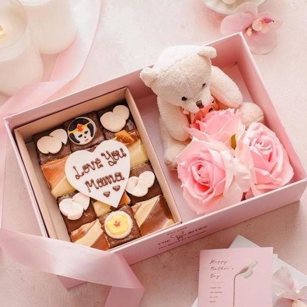 

Kado Hadiah Gift Box Hamper Mother's Day Luxury Brownies Bunga Boneka