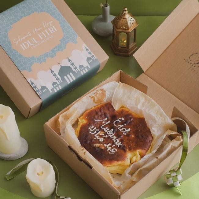 

Kado Bingkisan Hadiah Hamper Lebaran Ramadan Basque Burnt Cheesecake