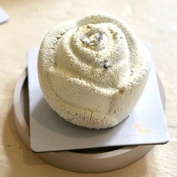 

Premium Custom Cake Birthday Valentine Medium Size Anniversary Gift