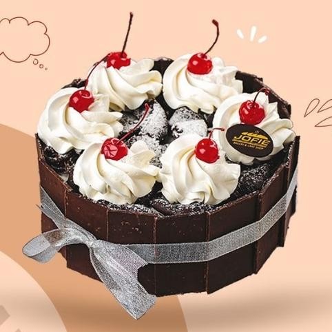 

Blackforest Jadul Birthday Cake by Jofie Bakery