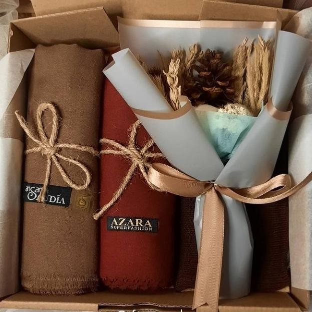 

Gift Box Hijab Hampers / Kado Wisuda / Hadiah Ultah / Sidang