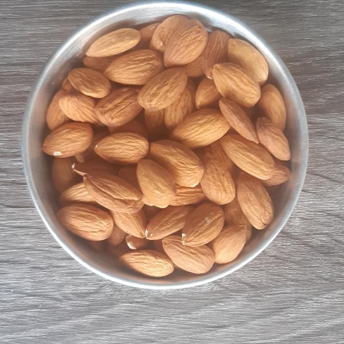 

Ger kacang almond mentah(raw)blue diamond 1kg