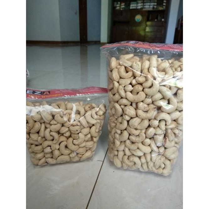 

Ger 1 kg kacang mede mentah super