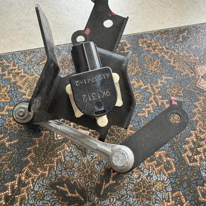 Sensor Auto Leveling/sensor suspensi All new pajero Best Quality